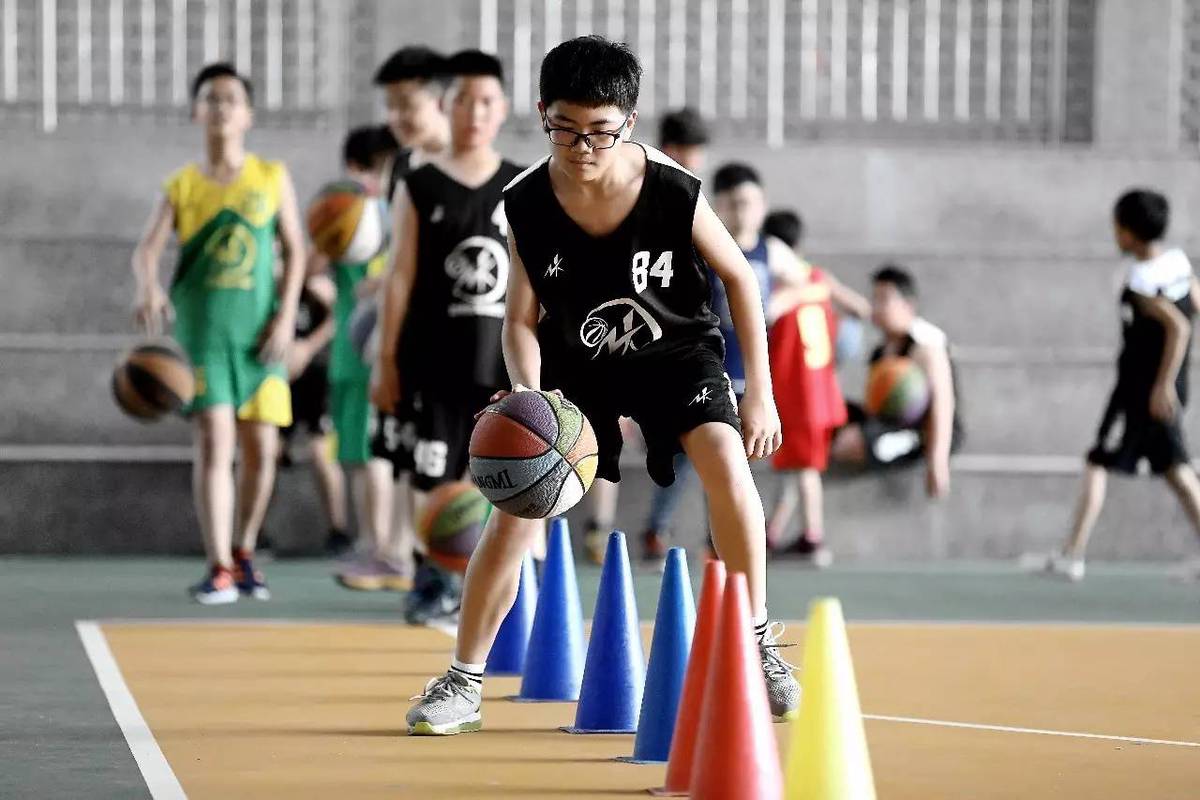 参加篮球夏令营快速提升技能